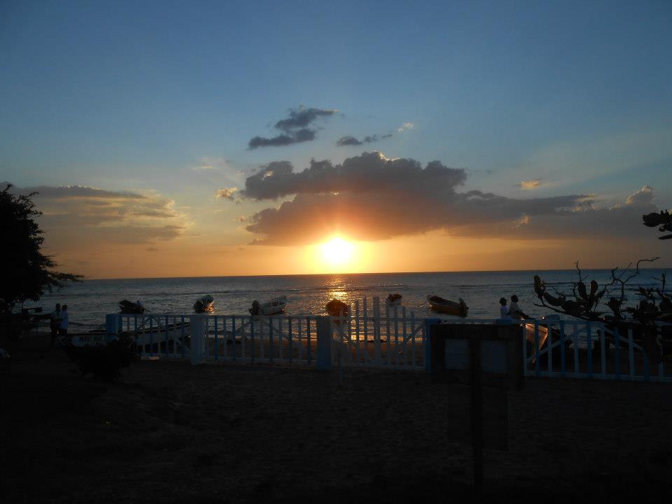 Waikiki Guest House เทรเชอร์ บีช ภายนอก รูปภาพ