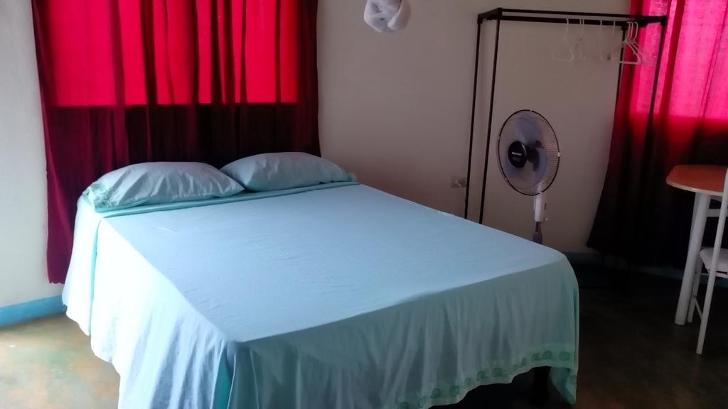 Waikiki Guest House เทรเชอร์ บีช ห้อง รูปภาพ